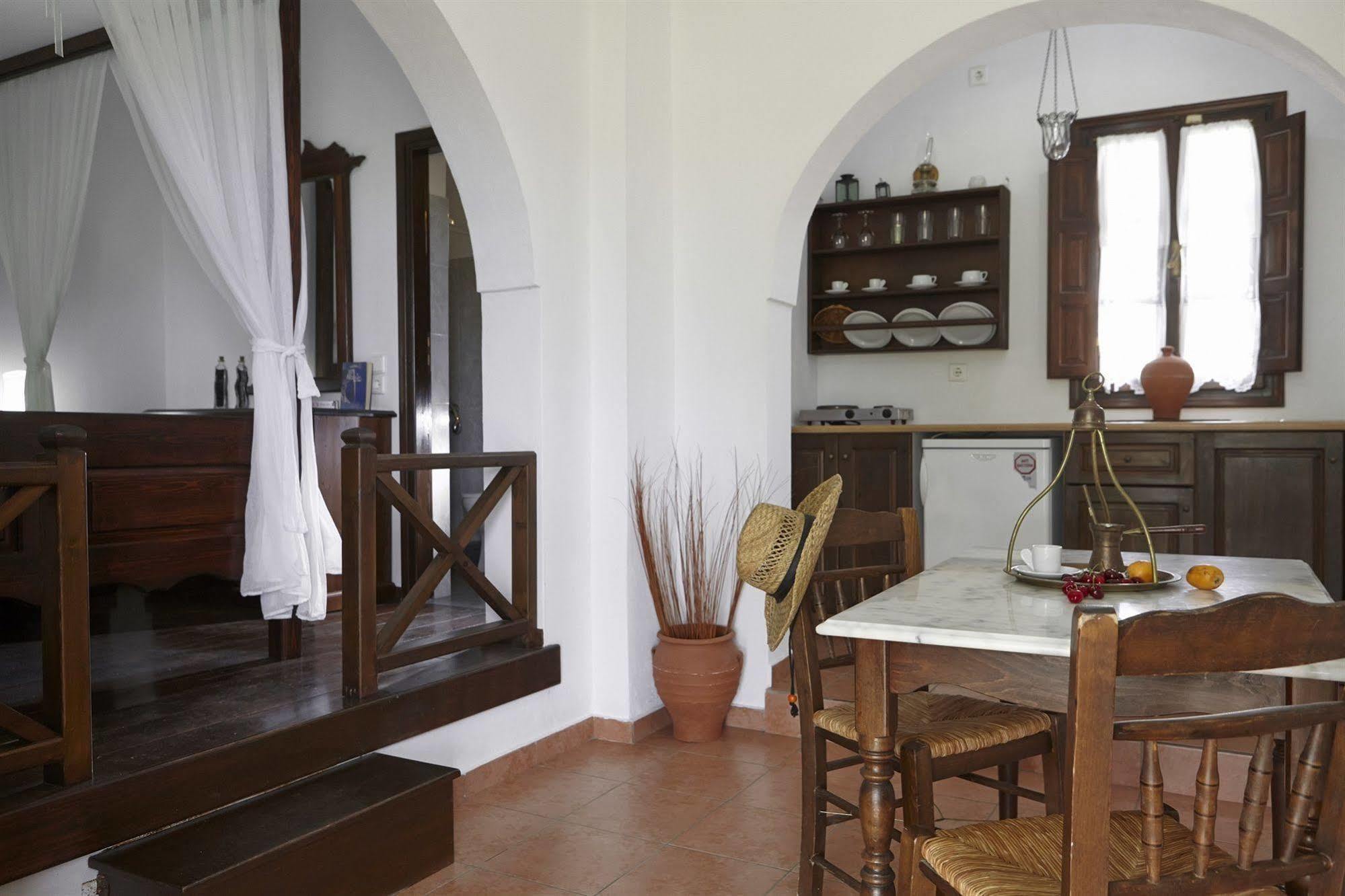 Anna Traditional Apartments Kamári Екстериор снимка
